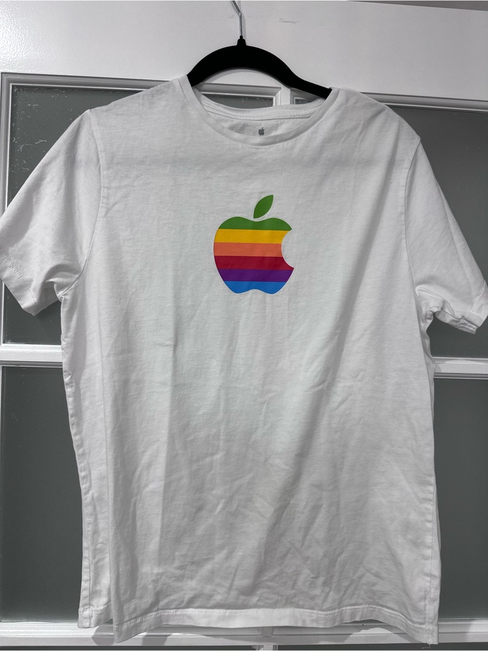 Official Apple Park Exclusive White Short Sleeve T-Shirt Rainbow Logo Size M